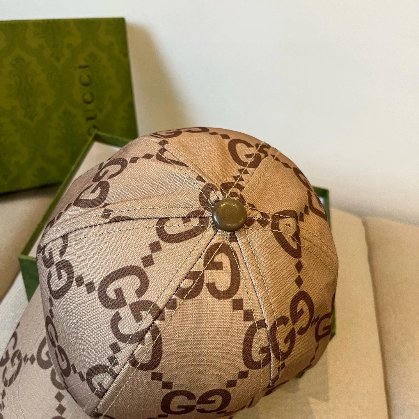 P60 Gucci Baseball Cap♥️GUCCI🧢New product from the official website, baseball cap, original quality, very popular 🔥🎩 The craftsmanship is very exquisite, high-end and classy! Low-key luxury, easy to carry! Running volume!