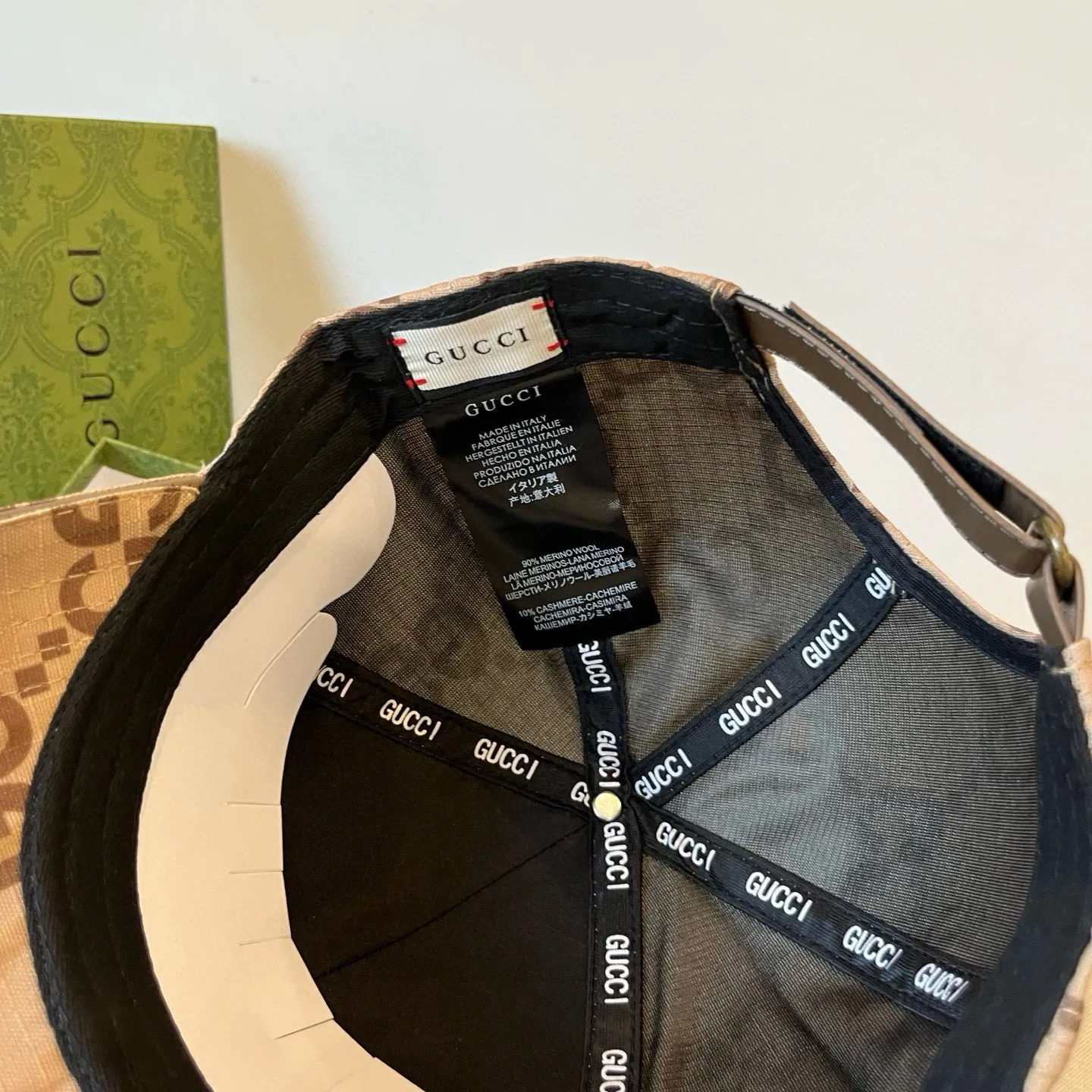 P60 Gucci Baseball Cap♥️GUCCI🧢New product from the official website, baseball cap, original quality, very popular 🔥🎩 The craftsmanship is very exquisite, high-end and classy! Low-key luxury, easy to carry! Running volume!