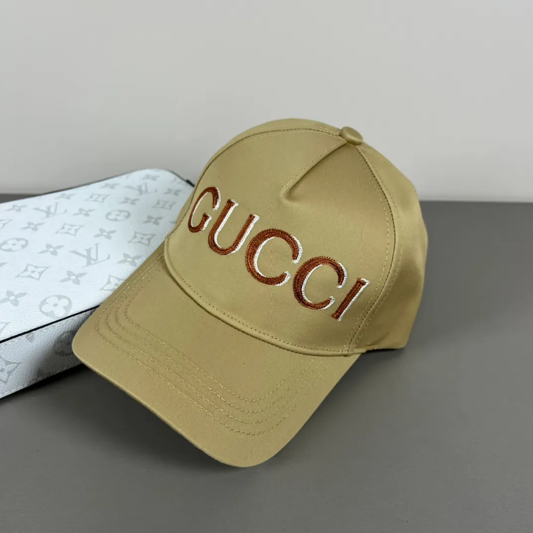 P56💰Gucci Baseball Cap♥️GUCCI🧢Official website new product, baseball cap, original quality, hot arrival 🔥🎩 The craftsmanship is very exquisite, high-end and classy! Low-key luxury, easy to carry! Running volume!