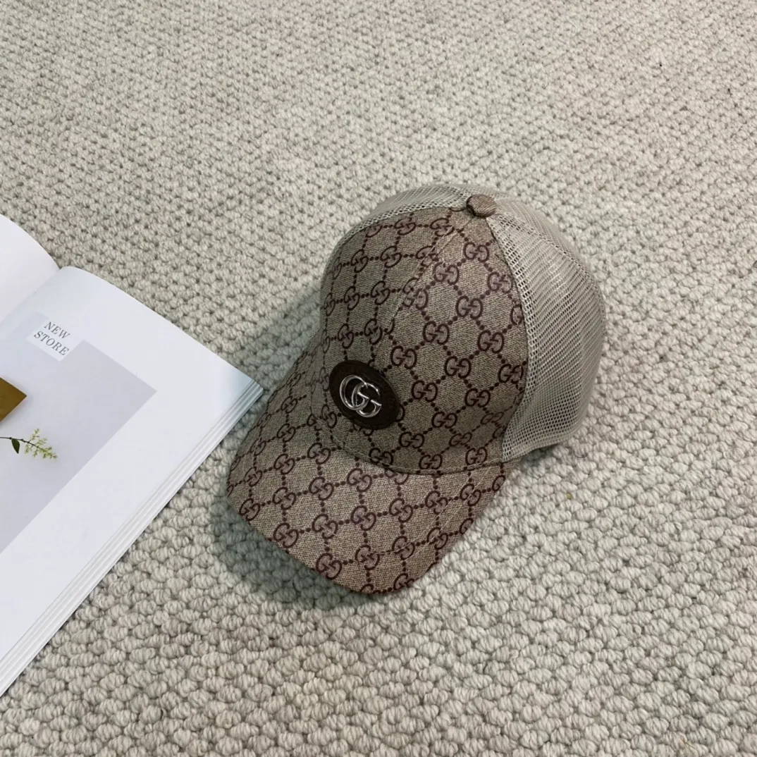 Special batch of 60 GUCCI baseball caps. The most popular recently. The texture is very good. Head circumference: 56-58.