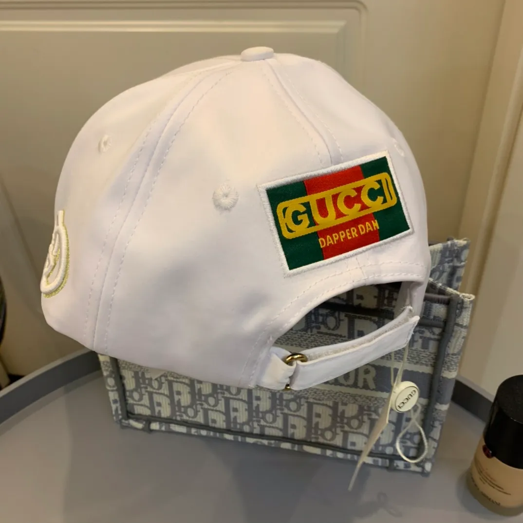 P90 Gucci (Gucci) new original baseball cap, GUCCI embroidery, 1:1 mold customization, heavy gold thread embroidery, details comparable to those at the counter, the quality is superb! The first choice for handsome men and beautiful women, fashionable and versatile. The basic head circumference is 56-58cm and the patch is adjustable.
