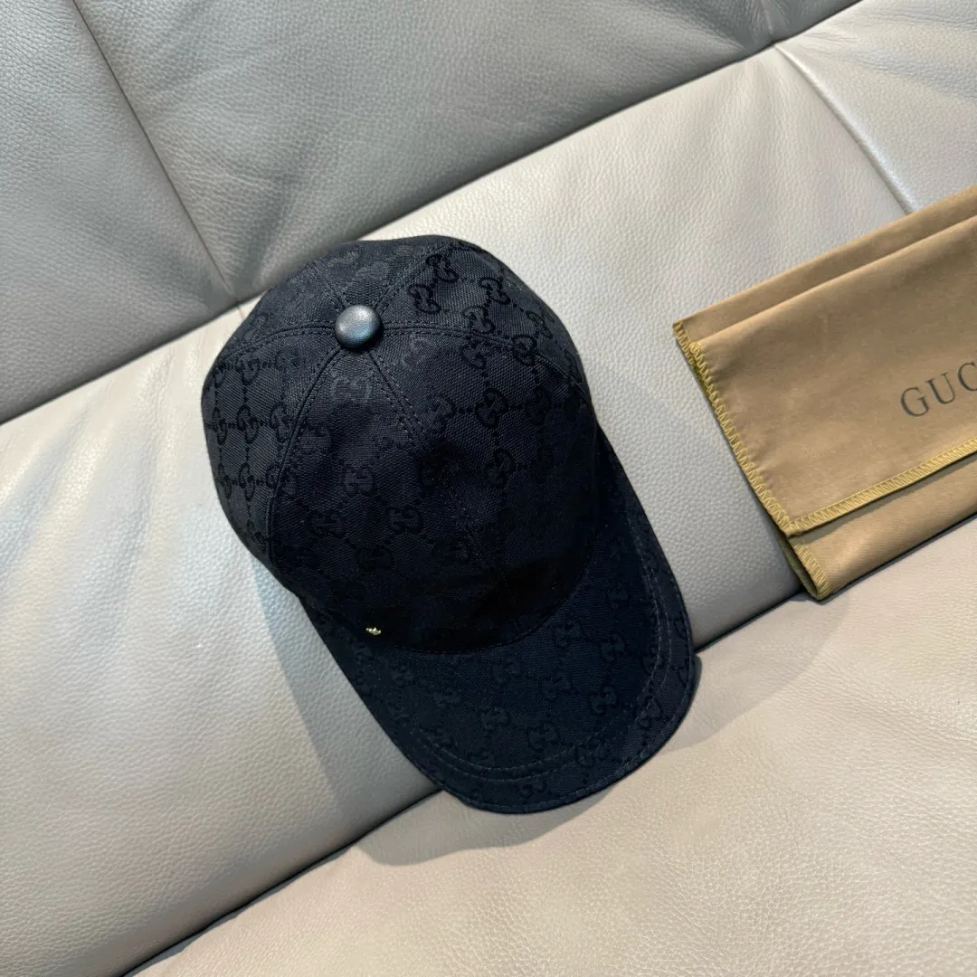 P90., Gucci (Gucci) new original baseball cap, metal small double G, the latest model at the counter, 1:1 mold customization, genuine mold hardware, original canvas fabric + first-layer cowhide, original quality! The quality is great, the basic head circumference is 56cm, and the patch is adjustable.