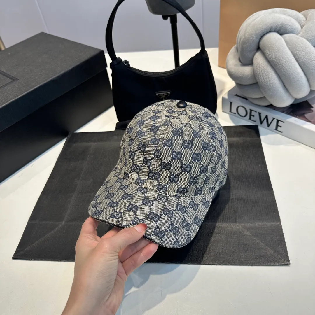 P60 Gucci (Gucci) classic original baseball cap😍Customized with 1:1 mold opening at the counter, the highest version, the original canvas is light and breathable! Photographed in real life, suitable for men and women in all seasons, basic head circumference 56cm, adjustable patches.