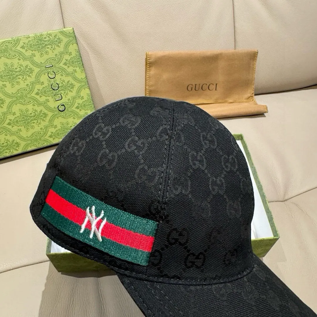 p90, the latest collaboration model of NY&Gucci (Gucci), original baseball cap, 1:1 mold customization, details comparable to those at the counter, original canvas fabric + first-layer cowhide, excellent quality! The first choice for handsome men and beautiful women, fashionable and versatile. The basic head circumference is 56cm, and the patch is adjustable.