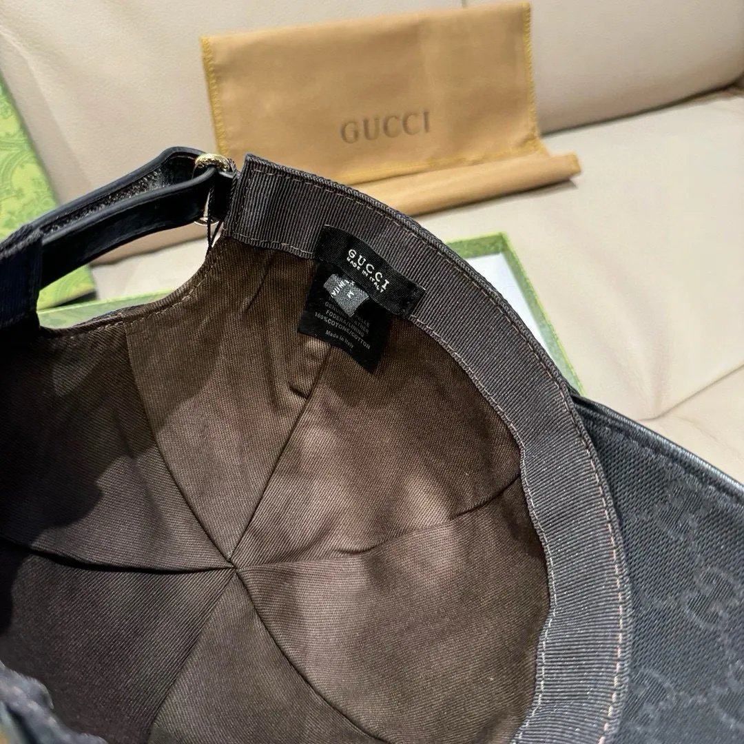 p90, the latest collaboration model of NY&Gucci (Gucci), original baseball cap, 1:1 mold customization, details comparable to those at the counter, original canvas fabric + first-layer cowhide, excellent quality! The first choice for handsome men and beautiful women, fashionable and versatile. The basic head circumference is 56cm, and the patch is adjustable.