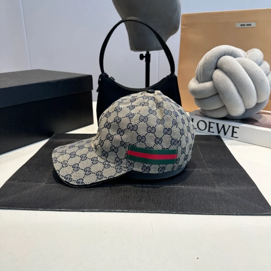 P60 Gucci (Gucci) classic original baseball cap😍Customized with 1:1 mold opening at the counter, the highest version, the original canvas is light and breathable! Photographed in real life, suitable for men and women in all seasons, basic head circumference 56cm, adjustable patches.