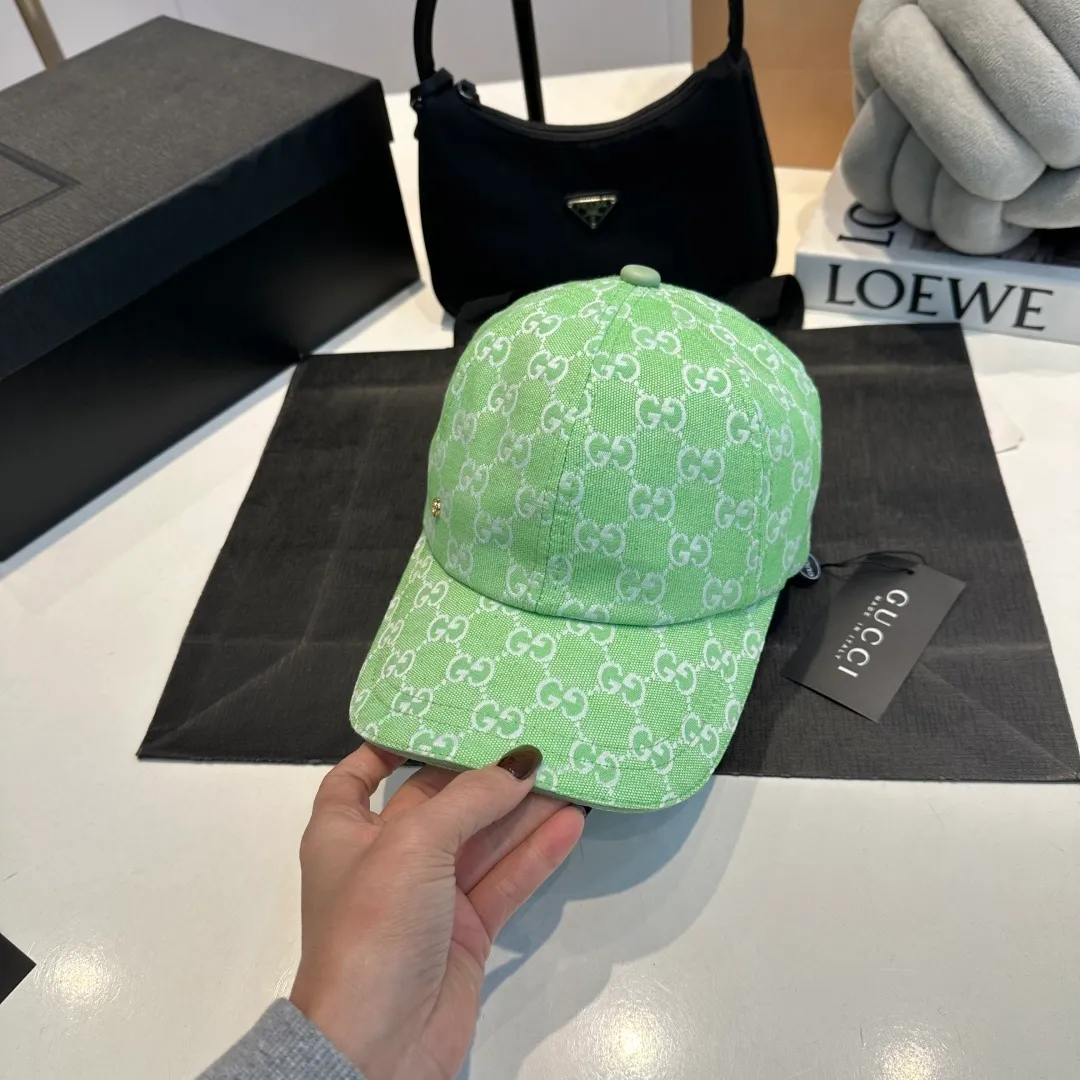 P60 Gucci Baseball Cap♥️GUCCI🧢New product from the official website, baseball cap, original quality, very popular 🔥🎩 The craftsmanship is very exquisite, high-end and classy! Low-key luxury, easy to carry! Running volume!