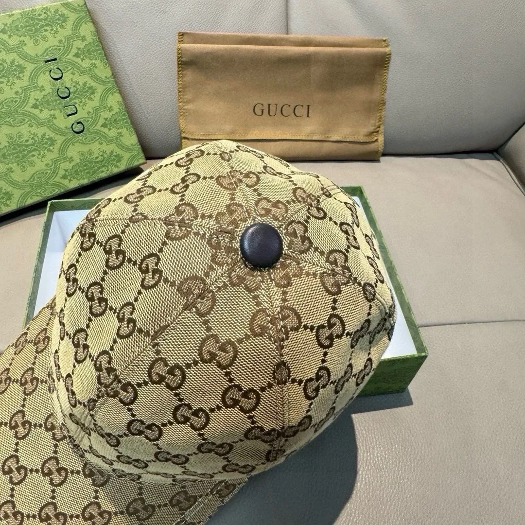 p90 ten thousand year classic model shipped!   , Gucci (Gucci) classic original baseball cap😍😍Little Bee, 1:1 mold opening and customization at the counter, the highest version, original canvas fabric + first layer of cowhide, pure cotton lining, light and breathable! Photographed in real life, suitable for men and women in all seasons, basic head circumference 56cm, adjustable patches.