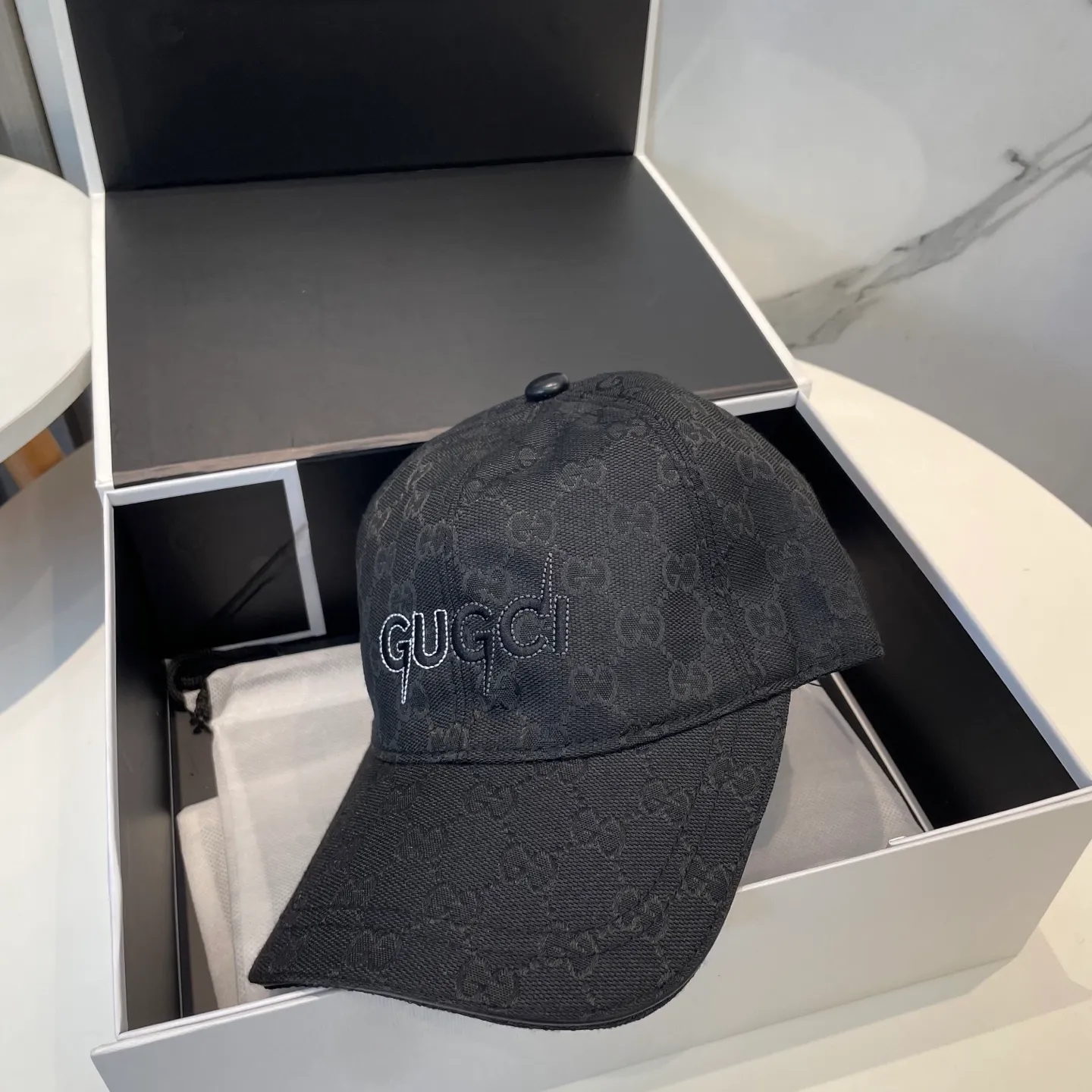 P60 Gucci (Gucci) classic original baseball cap😍Customized with 1:1 mold opening at the counter, the highest version, the original canvas is light and breathable! Photographed in real life, suitable for men and women in all seasons, basic head circumference 56cm, adjustable patches.