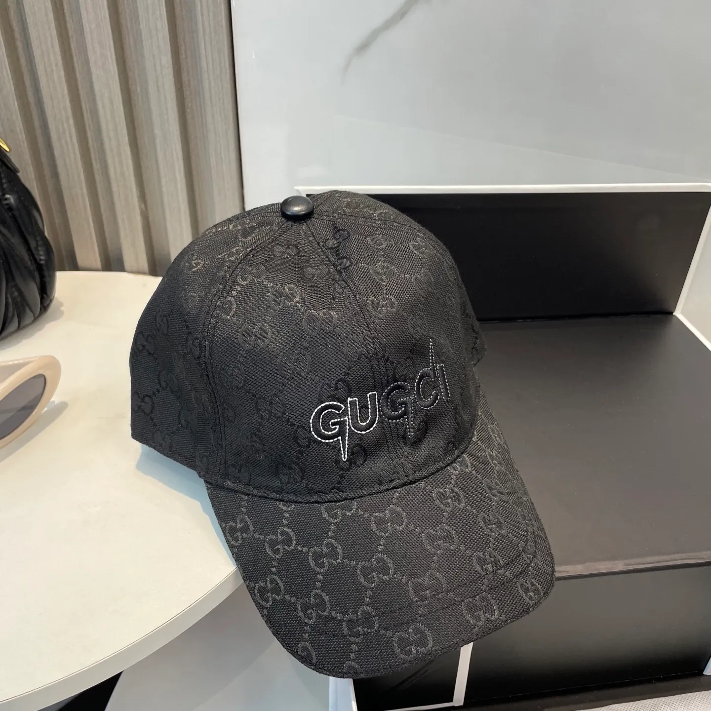P60 Gucci (Gucci) classic original baseball cap😍Customized with 1:1 mold opening at the counter, the highest version, the original canvas is light and breathable! Photographed in real life, suitable for men and women in all seasons, basic head circumference 56cm, adjustable patches.