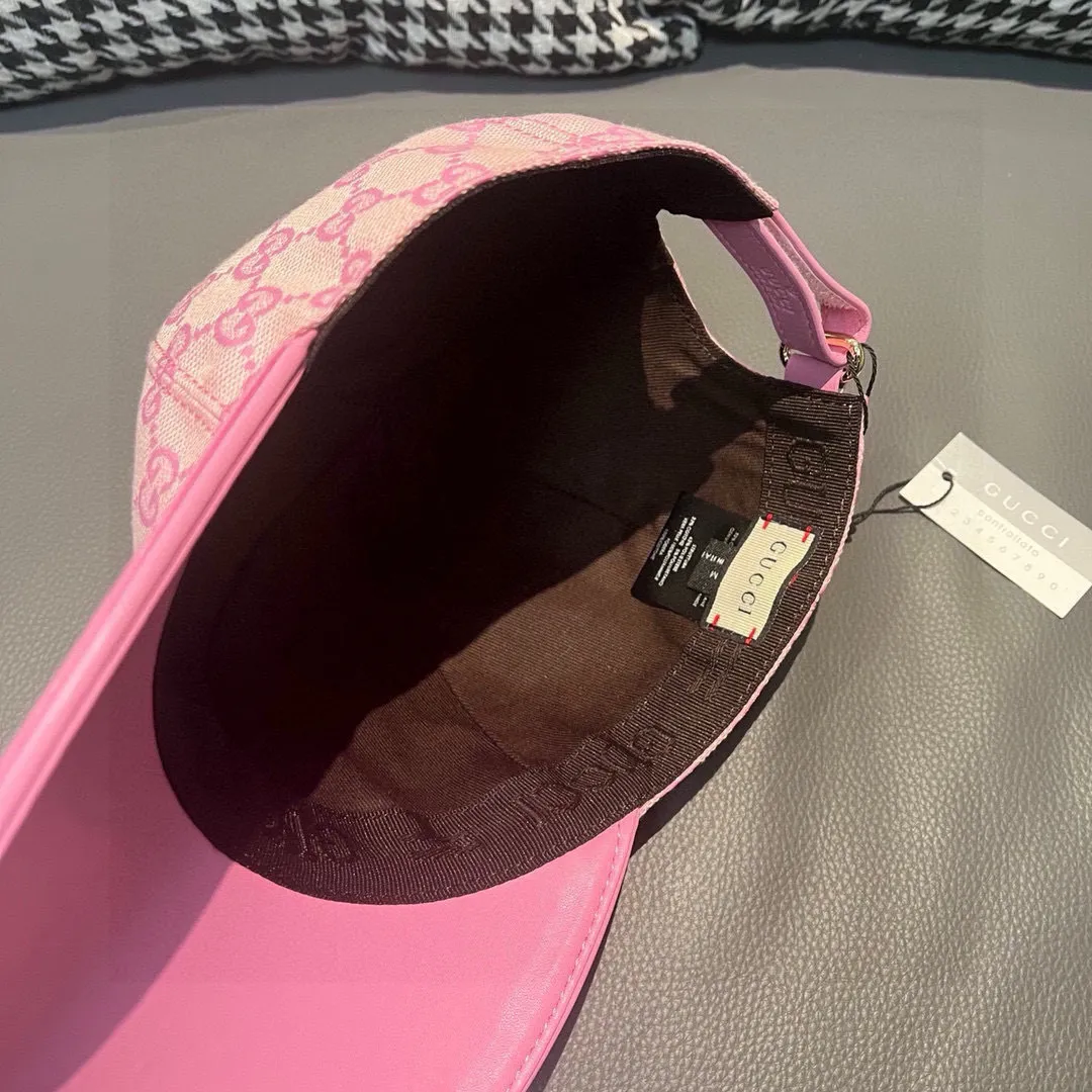 P90, Gucci (Gucci) classic original baseball cap, small double G cowhide stitching, 1:1 mold customization, excellent quality! The brim is embossed with first-layer cowhide, the quality is excellent! Basic head circumference 56, adjustable patch, five colors in stock, best-selling model!