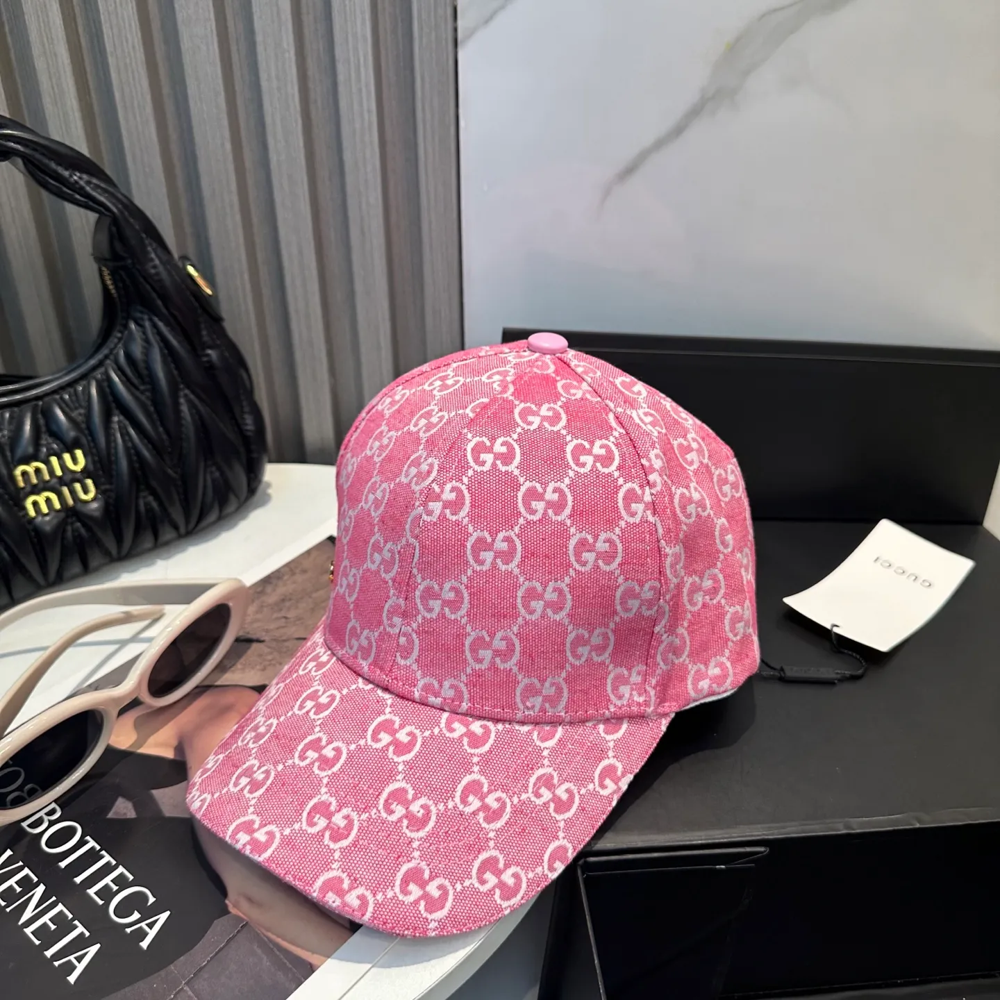 P60 Gucci (Gucci) classic original baseball cap😍Customized with 1:1 mold opening at the counter, the highest version, the original canvas is light and breathable! Photographed in real life, suitable for men and women in all seasons, basic head circumference 56cm, adjustable patches.
