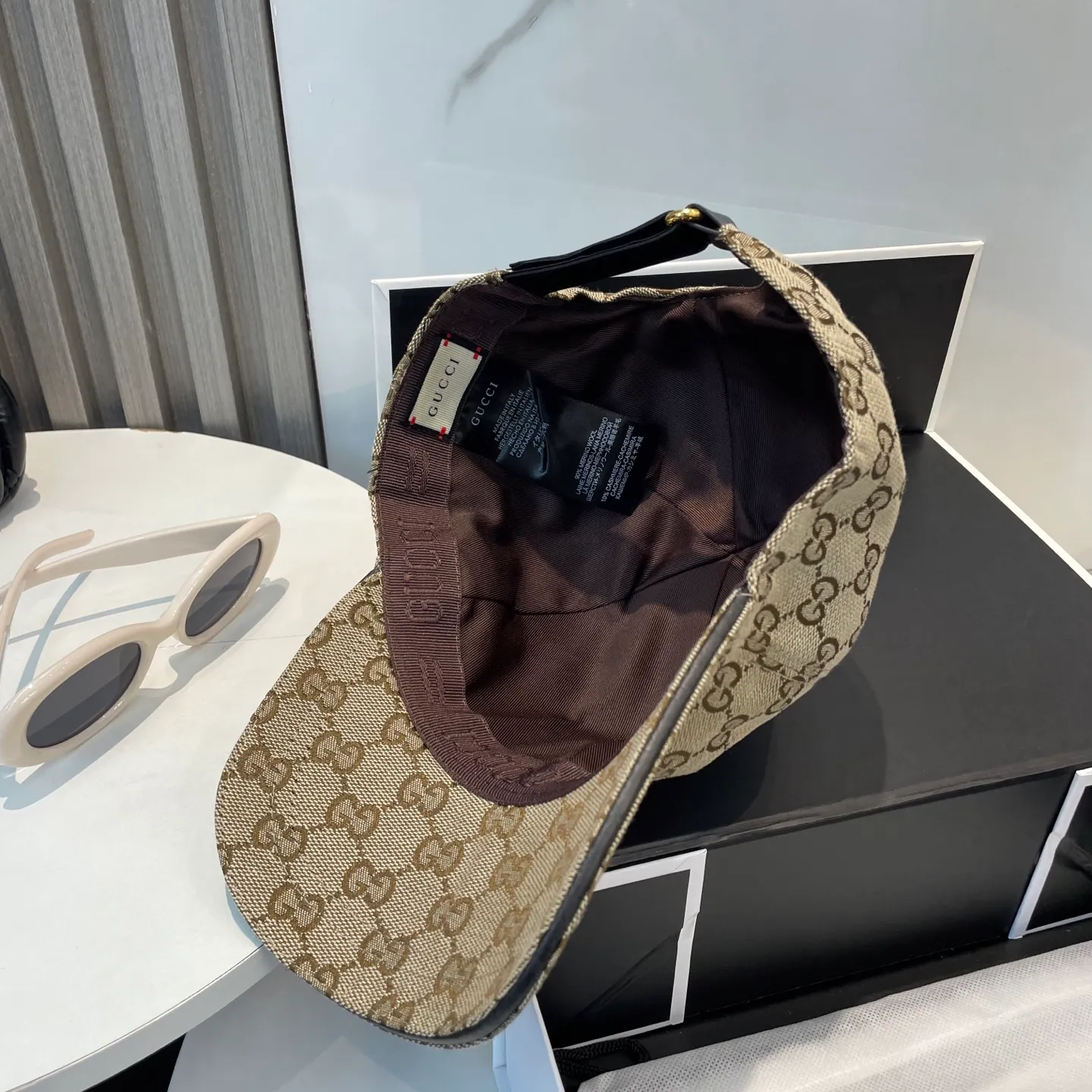 P60 Gucci (Gucci) classic original baseball cap😍Customized with 1:1 mold opening at the counter, the highest version, the original canvas is light and breathable! Photographed in real life, suitable for men and women in all seasons, basic head circumference 56cm, adjustable patches.