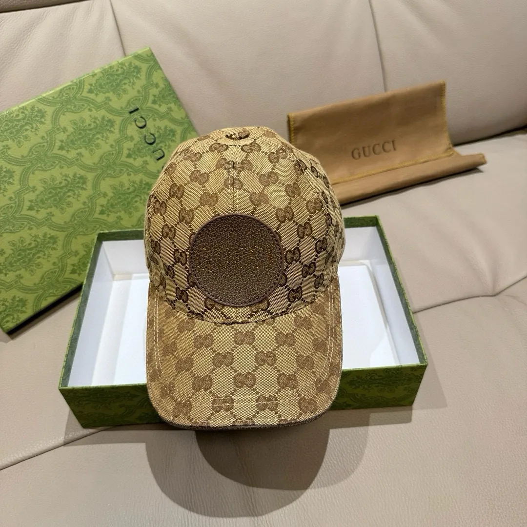 P90., Gucci (Gucci) new original baseball cap, Gucci hot stamping, the latest model at the counter, 1:1 custom mold opening, genuine mold opening, original canvas fabric + first layer of cowhide, original quality! The quality is great, the basic head circumference is 56cm, and the patch is adjustable.
