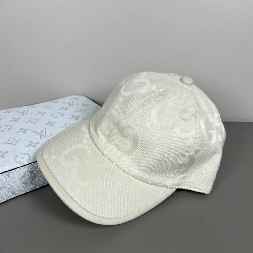 80💰Gucci (Gucci) new original baseball cap, metal small double G, the latest model at the counter, 1:1 mold customization, genuine mold hardware, original canvas fabric + first layer of cowhide, original quality! The quality is great, the basic head circumference is 56cm, and the patch is adjustable.