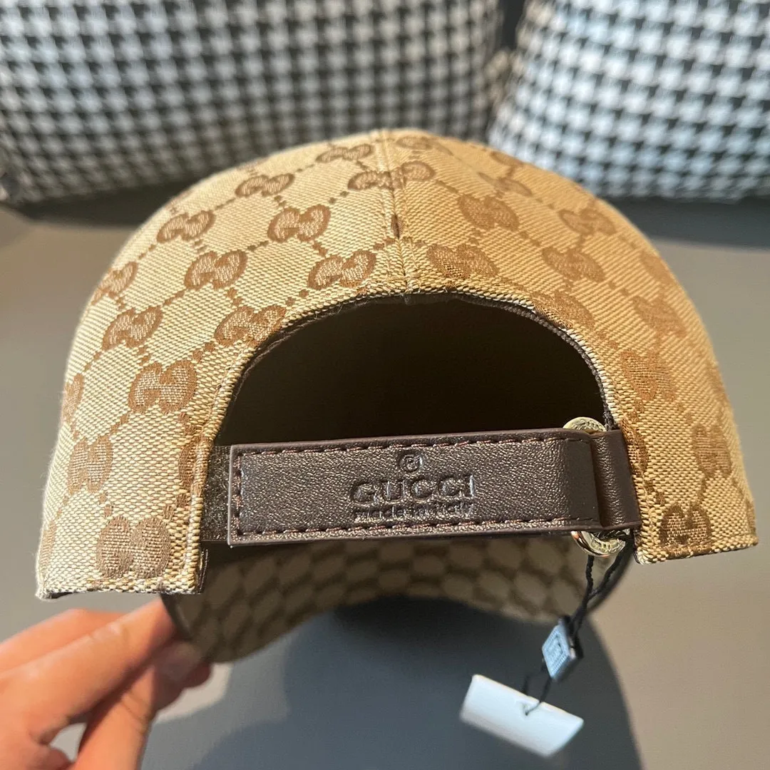 🉐90 new models shipped!   , Gucci (Gucci) latest original baseball cap, Gucci small embroidery, 1:1 mold opening and customization at the counter, the highest version, original canvas + first-layer cowhide, pure cotton lining, light and breathable! Photographed in real life, suitable for men and women in all seasons, basic head circumference 56cm, adjustable patches.