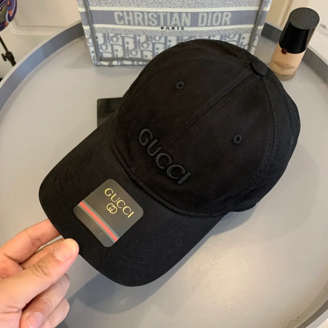 p60 Gucci Baseball Cap♥️GUCCI Baseball Cap🧢Official website new product Gucci Baseball Cap, original quality is very popular 🔥🎩 The craftsmanship is very exquisite, high-end and classy! Low-key luxury, easy to carry! Excellent quality👍Fashionable and versatile