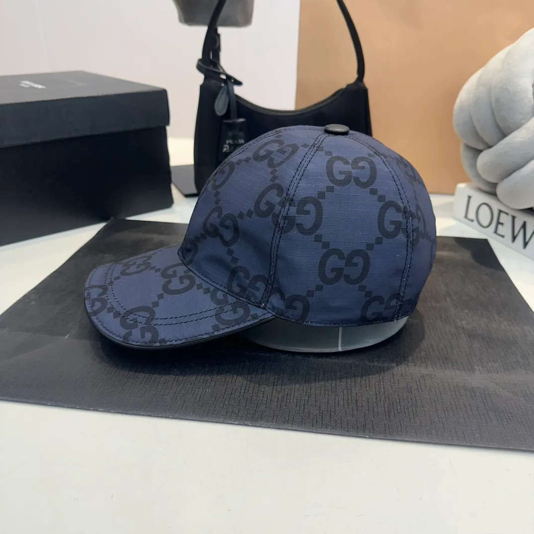 P80 Gucci (Gucci) new spring and summer original baseball cap, logo webbing, 1:1 mold customization, original canvas fabric + first-layer cowhide, popular purchasing agent, versatile style for men and women, great quality! Basic head circumference 56, adjustable patch