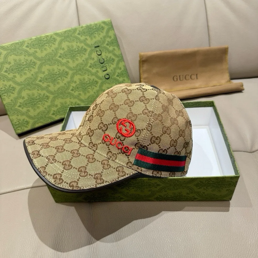 P900,000 classic model shipped! , Gucci (Gucci) classic original baseball cap😍😍gucci small embroidery, 1:1 mold opening and customization at the counter, the highest version, original canvas fabric + first layer of cowhide, pure cotton lining, light and breathable! Photographed in real life, suitable for men and women in all seasons, basic head circumference 56cm, adjustable patches.