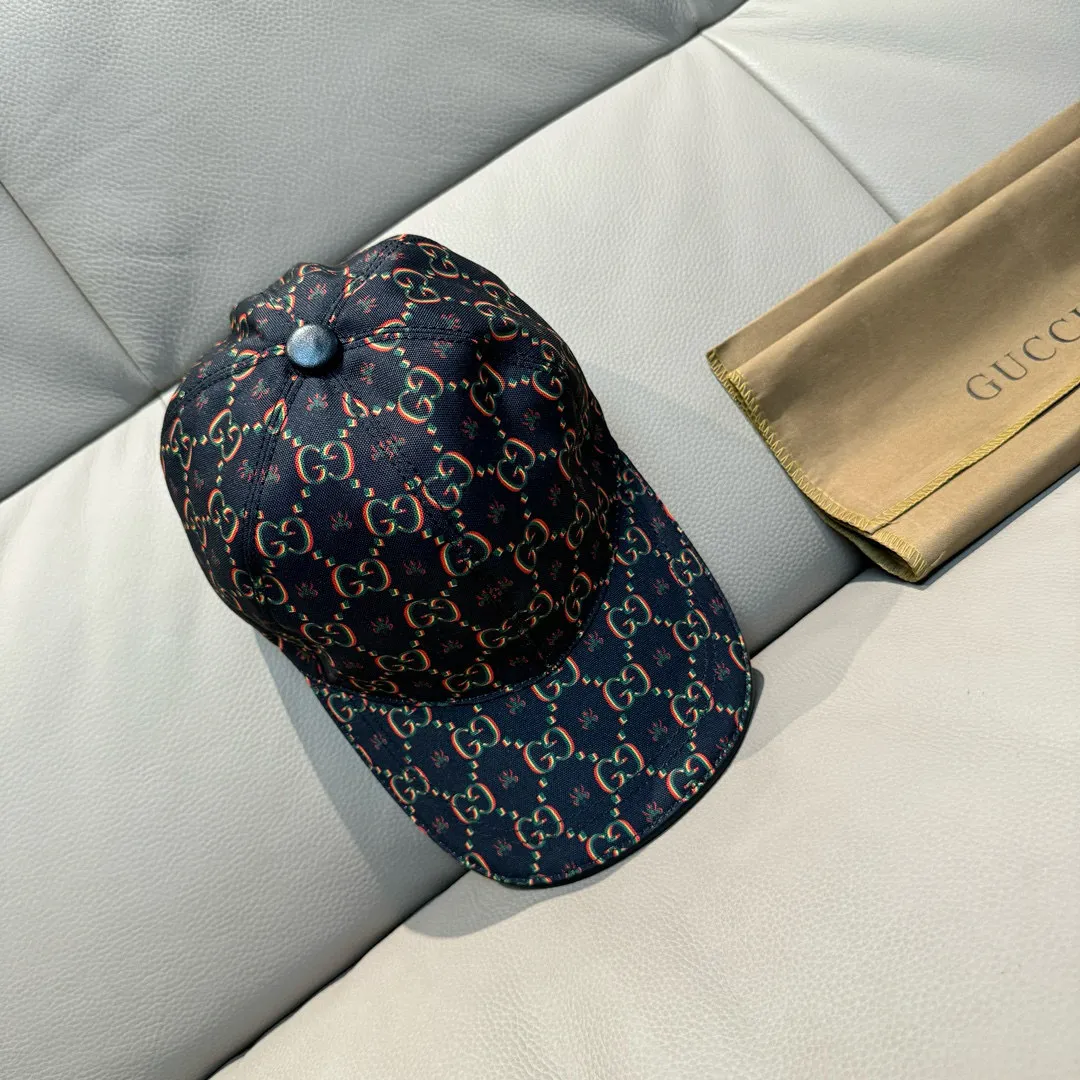 p90 New model shipped, Gucci (Gucci) new original baseball cap, double G insect print, counter 1:1, imported canvas + first layer cowhide, popular on behalf of purchasing, versatile style for men and women, great quality! The basic head circumference is 56cm, and the patch is adjustable.