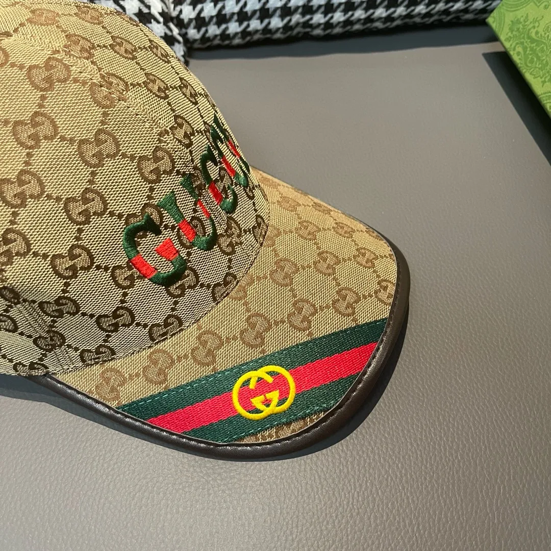 P90 Gucci (Gucci) new original baseball cap, double G webbing. 1:1 mold customization, heavy embroidery, details comparable to those at counters, original canvas fabric + first layer cowhide, excellent quality! The first choice for handsome men and beautiful women, fashionable and versatile. The basic head circumference is 56cm, and the patch is adjustable.
