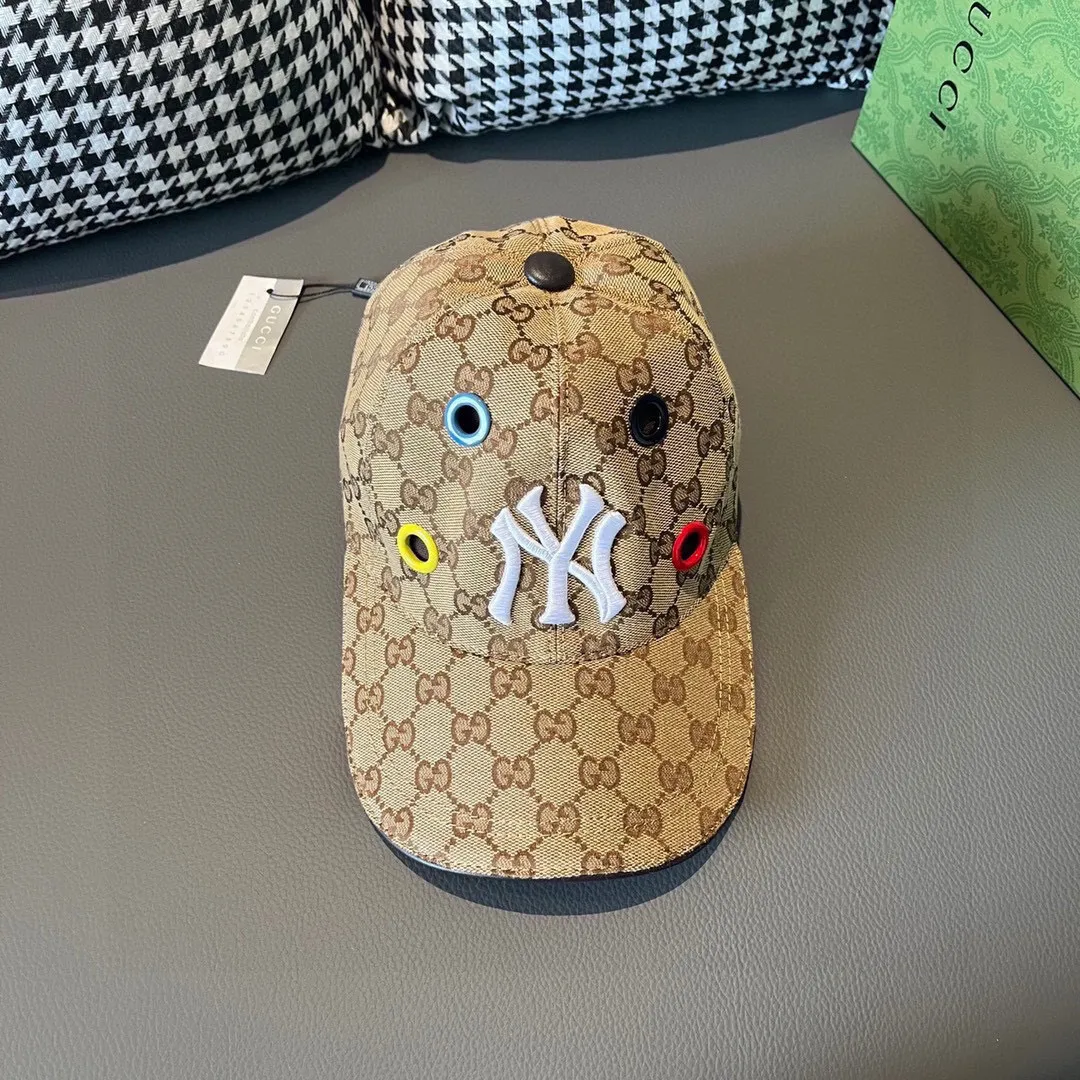 🉐️90 NY&Gucci (Gucci) cooperation baseball cap, the latest model at the counter, NY embroidery, 1:1 mold opening and customization, original breathable canvas fabric + first-layer cowhide, perfect details, original quality, exclusive physical shooting, suitable for men and women.    , 3 colors are in stock at the counter!