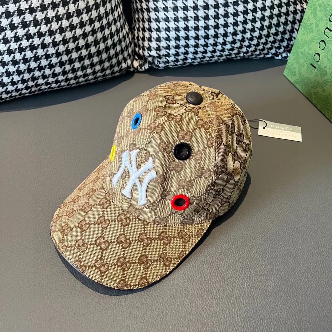 🉐️90 NY&Gucci (Gucci) cooperation baseball cap, the latest model at the counter, NY embroidery, 1:1 mold opening and customization, original breathable canvas fabric + first-layer cowhide, perfect details, original quality, exclusive physical shooting, suitable for men and women.    , 3 colors are in stock at the counter!