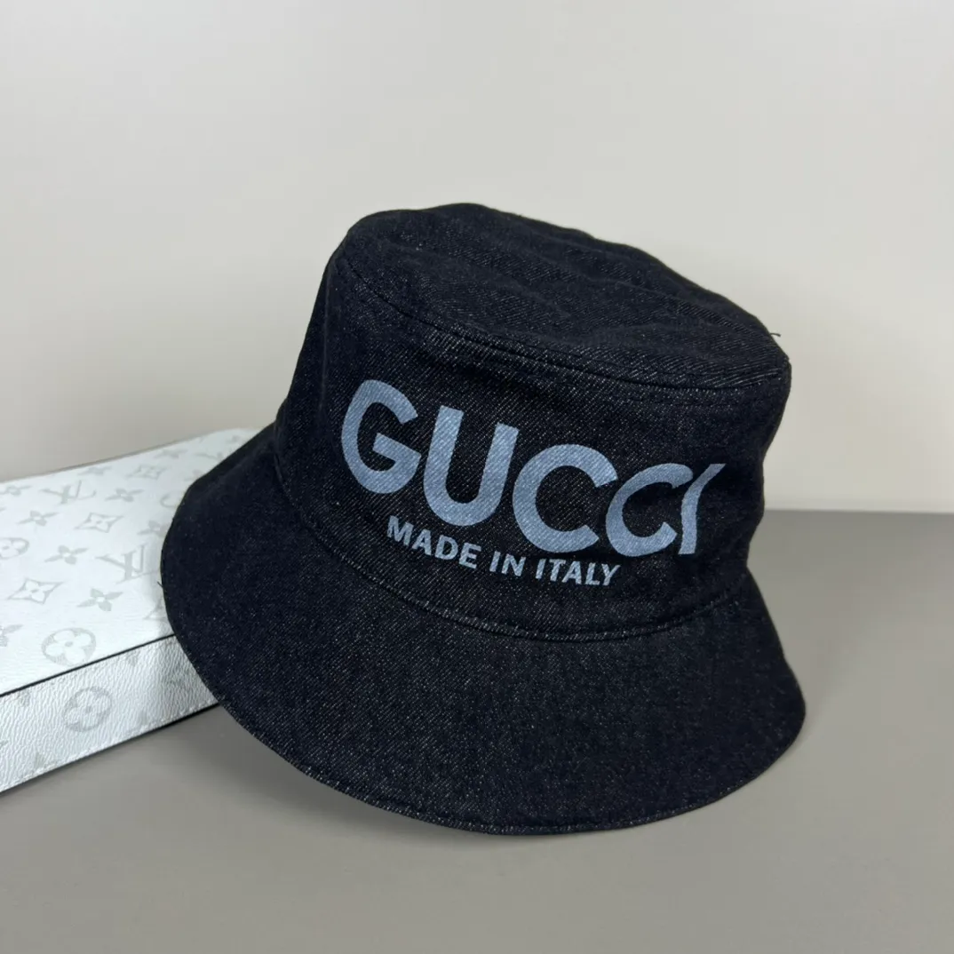 70💰GUCCI Gucci bucket hat👒The new product Gucci fisherman hat from the official website is now available. The craftsmanship is very exquisite and it is high-end and classy! Low-key luxury, easy to carry! Running volume!