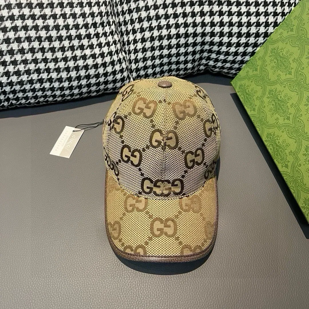 Batch 90 Gucci new original baseball cap, large double G, 1:1 mold customization at the counter, perfect pattern, original canvas fabric + first layer of cowhide, light and breathable! The basic head circumference is 56cm, and the patch is adjustable.