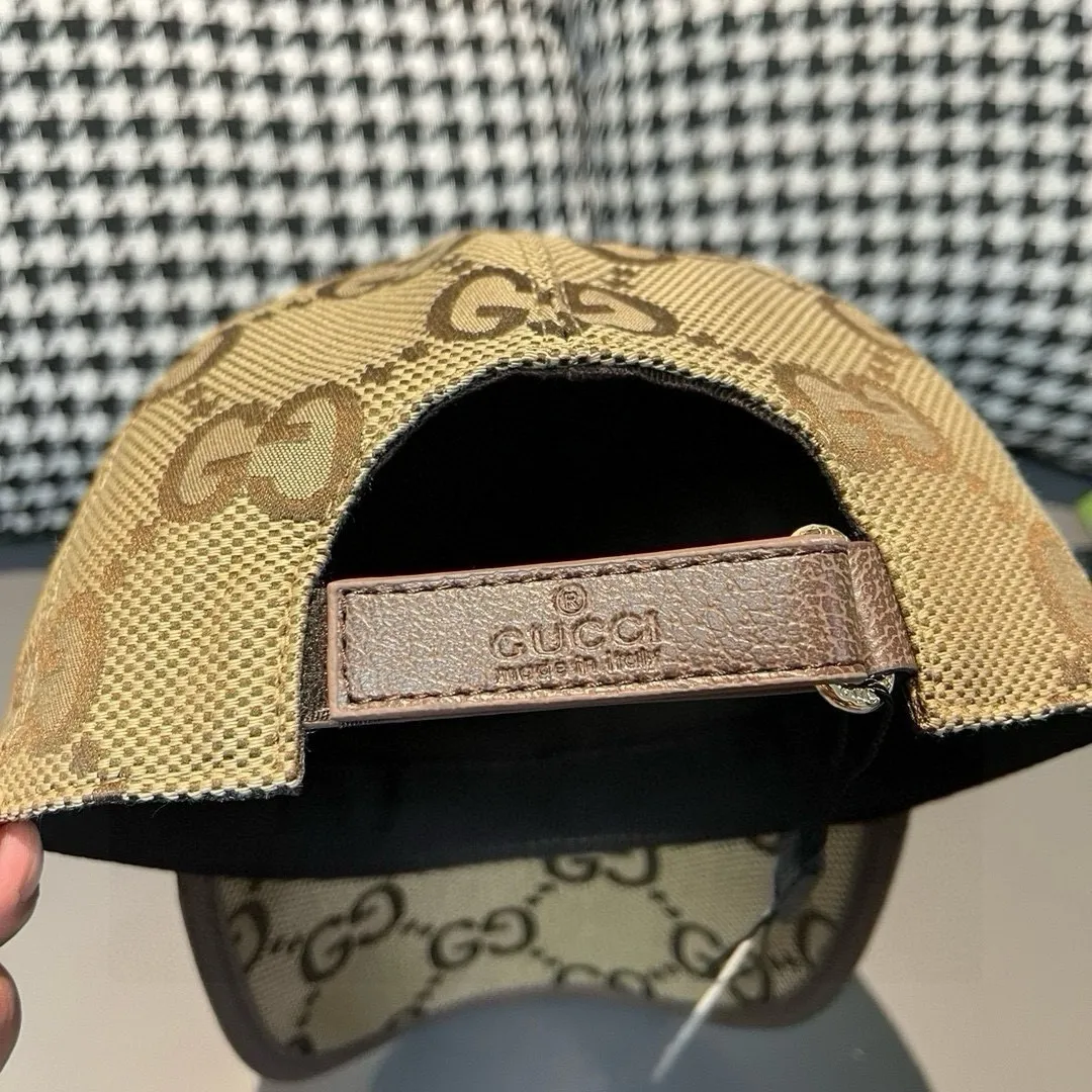 Batch 90 Gucci new original baseball cap, large double G, 1:1 mold customization at the counter, perfect pattern, original canvas fabric + first layer of cowhide, light and breathable! The basic head circumference is 56cm, and the patch is adjustable.