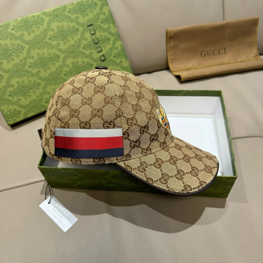 p90, Gucci (Gucci) original baseball cap, little bee embroidery, 1:1 mold customization, heavy embroidery, details comparable to counters, original canvas + first-layer cowhide, pure cotton lining, great quality! The first choice for handsome men and beautiful women, fashionable and versatile. Basic head circumference 56, adjustable patch