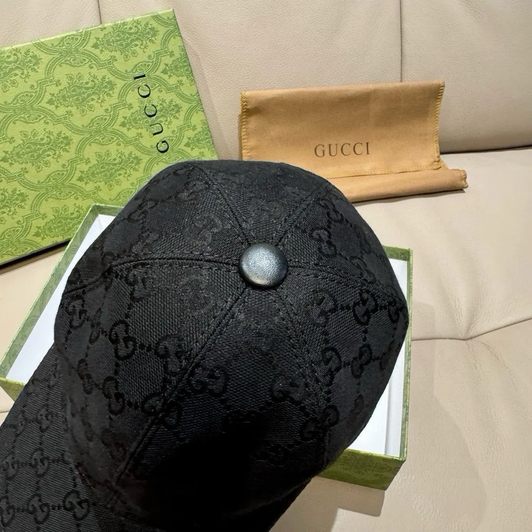 p90, Gucci (Gucci) classic original baseball cap, five-star webbing, 1:1 mold customization, original canvas + first-layer cowhide, popular purchasing agent, versatile style for men and women, great quality! The basic head circumference is 56cm, and the patch is adjustable.