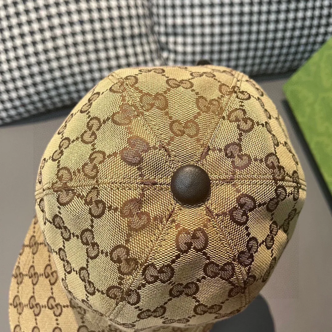 🉐️900,000-year-old classic model shipped! 🎗, Gucci (Gucci) classic original baseball cap 😍😍 1:1 mold customization at the counter, the highest version, original canvas + first-layer cowhide, light and breathable! Photographed in real life, suitable for men and women in all seasons, basic head circumference 56cm, adjustable patches.