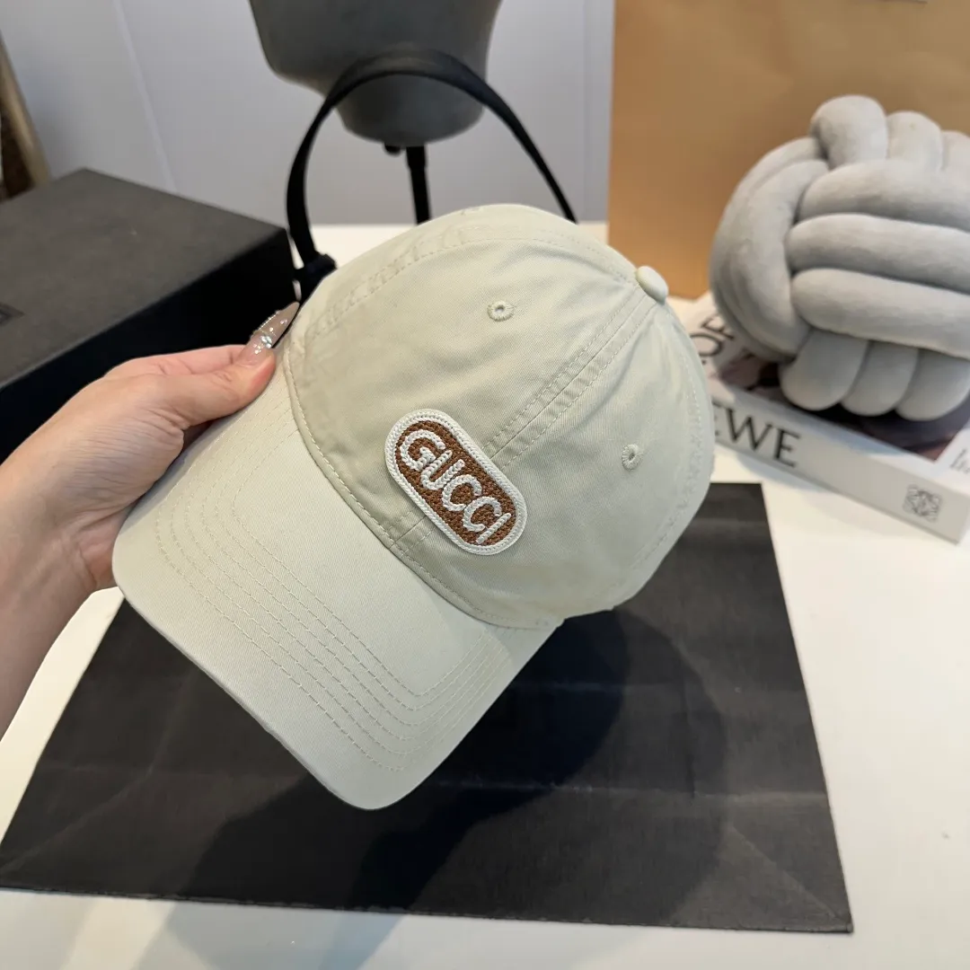 P60 Gucci Baseball Cap GUCCI official website new product, baseball cap, original quality is very popular. The craftsmanship is very exquisite, high-end and classy! Low-key luxury, easy to carry! Running volume!