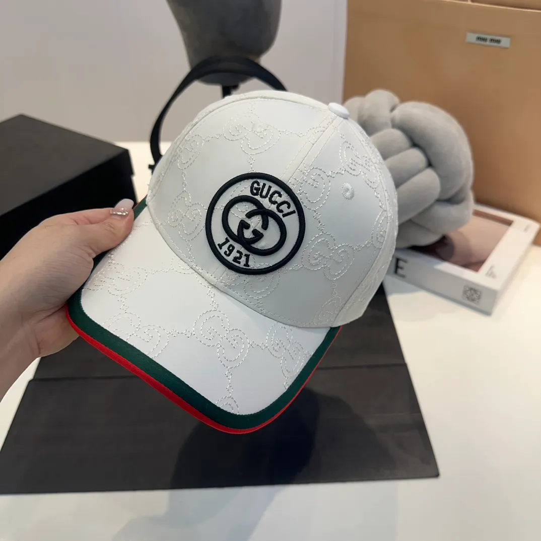 P56 New model shipped from the official website Gucci's latest original baseball cap, large double G, customized at the counter with 1:1 mold opening, light and breathable! Basic head circumference 56, adjustable patch