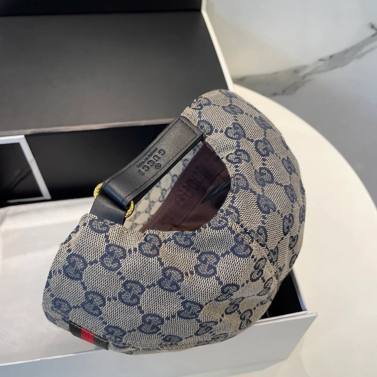 P60 Gucci (Gucci) classic original baseball cap😍Customized with 1:1 mold opening at the counter, the highest version, the original canvas is light and breathable! Photographed in real life, suitable for men and women in all seasons, basic head circumference 56cm, adjustable patches.