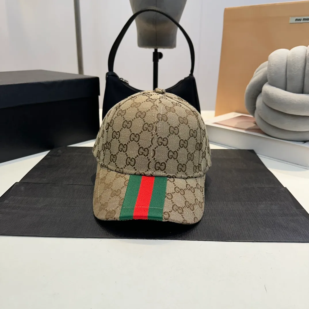 P54 Gucci Baseball Cap♥️GUCCI🧢New product from the official website, baseball cap, original quality, very popular 🔥🎩The craftsmanship is very exquisite, high-end and classy! Low-key luxury, easy to carry!