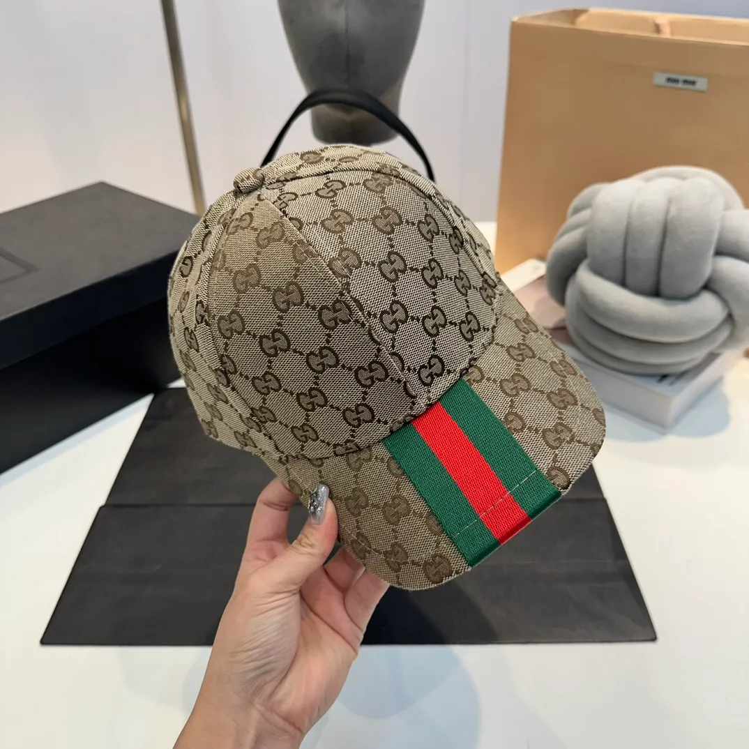 P54 Gucci Baseball Cap♥️GUCCI🧢New product from the official website, baseball cap, original quality, very popular 🔥🎩The craftsmanship is very exquisite, high-end and classy! Low-key luxury, easy to carry!