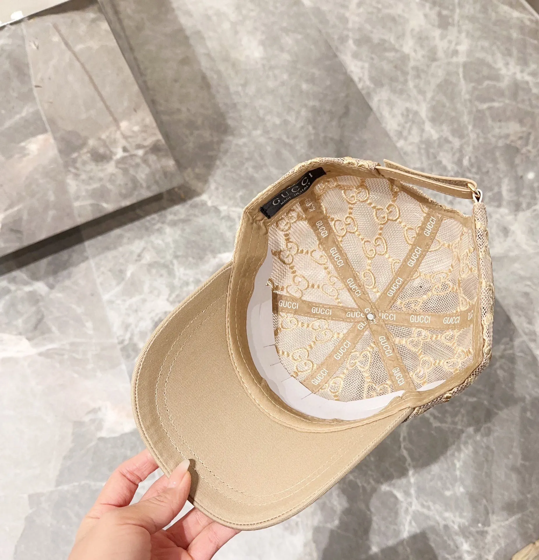 P60 GUCCI 2024 new simple embroidered baseball cap at the counter, very trendy! Casual and sports style, classic production, super easy to match!