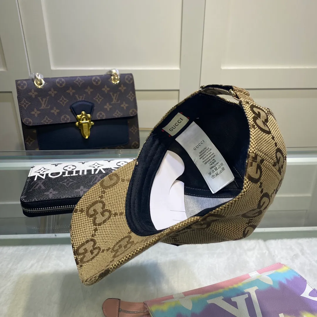 P70💰Gucci Baseball Cap GUCCI🧢Original quality is now available 🔥🎩 The craftsmanship is very exquisite, high-end and classy! Low-key luxury, easy to carry! Running volume! 【68211469】