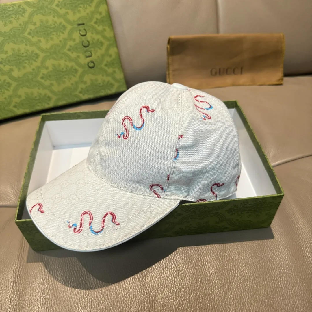p90., Gucci Gucci’s new original baseball cap, limited edition for the Year of the Snake, crazy snake double G jacquard, 1:1 mold opening and customization at the counter, perfect anti-pattern, original canvas fabric, light and breathable! Basic head circumference 56cm, adjustable.