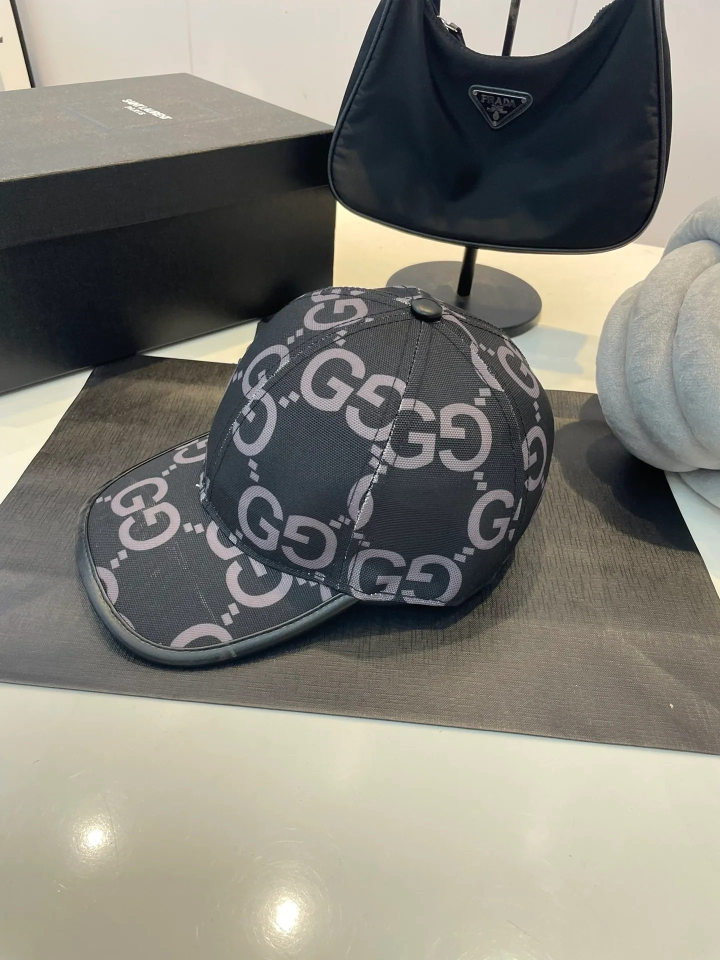 P60 GUCCI Gucci new double G pattern women's and men's canvas baseball cap