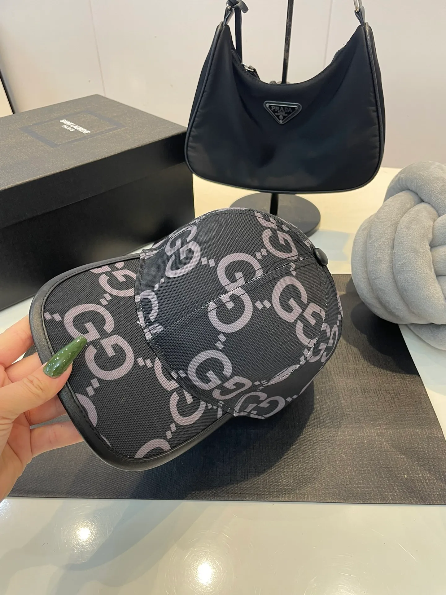 P60 GUCCI Gucci new double G pattern women's and men's canvas baseball cap