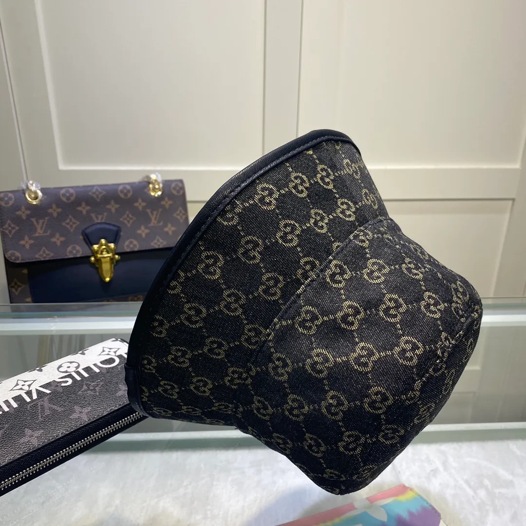 P80💰Gucci Baseball Cap GUCCI🧢Original quality is now available 🔥🎩 The craftsmanship is very exquisite, high-end and classy! Low-key luxury, easy to carry! Running volume! 【68211469】
