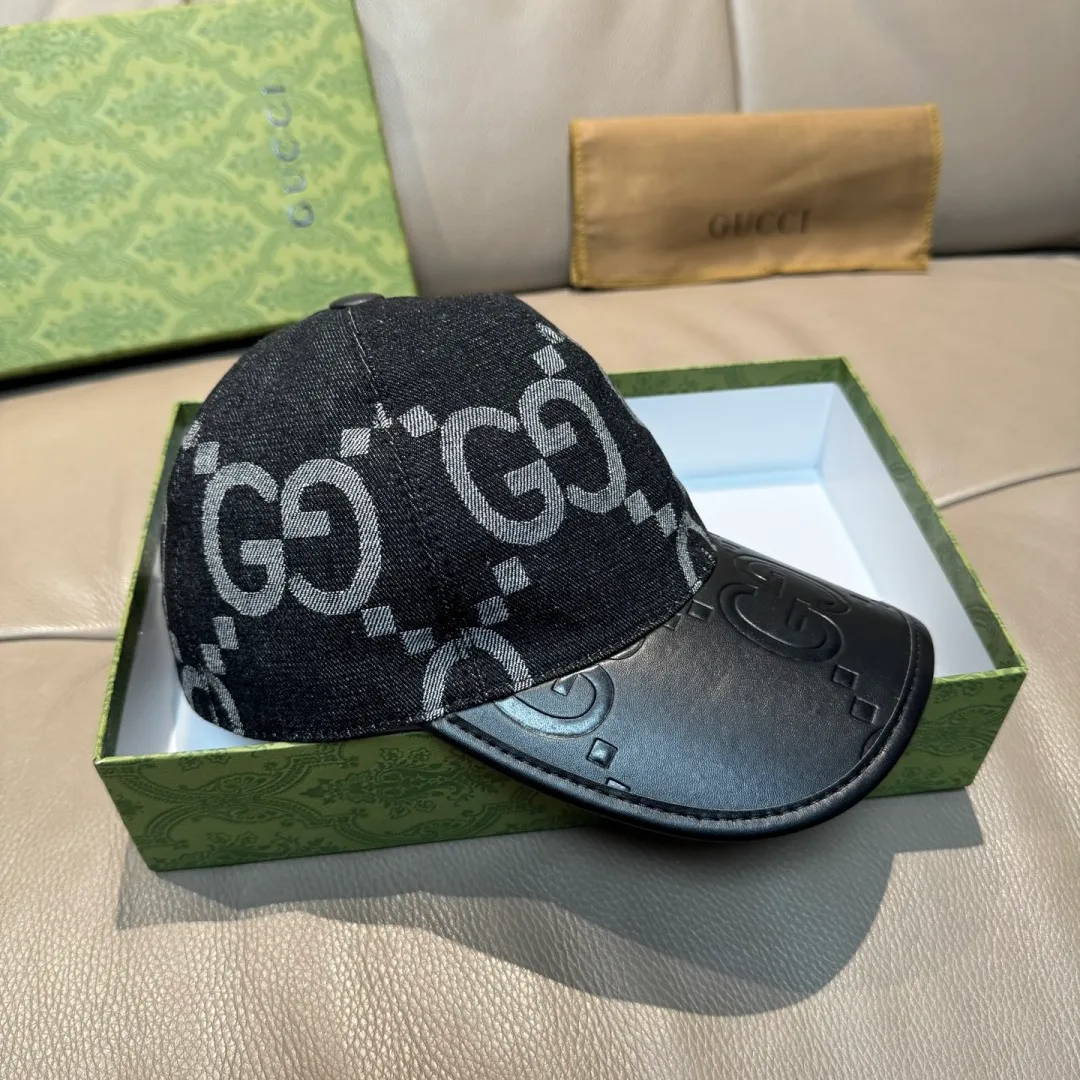 P90, Gucci (Gucci) new original baseball cap, large double G leather, best-selling model at the counter, 1:1 mold customization, original canvas fabric + first-layer cowhide, fashionable and handsome! The quality is great, the basic head circumference is 56cm, and the patch is adjustable.