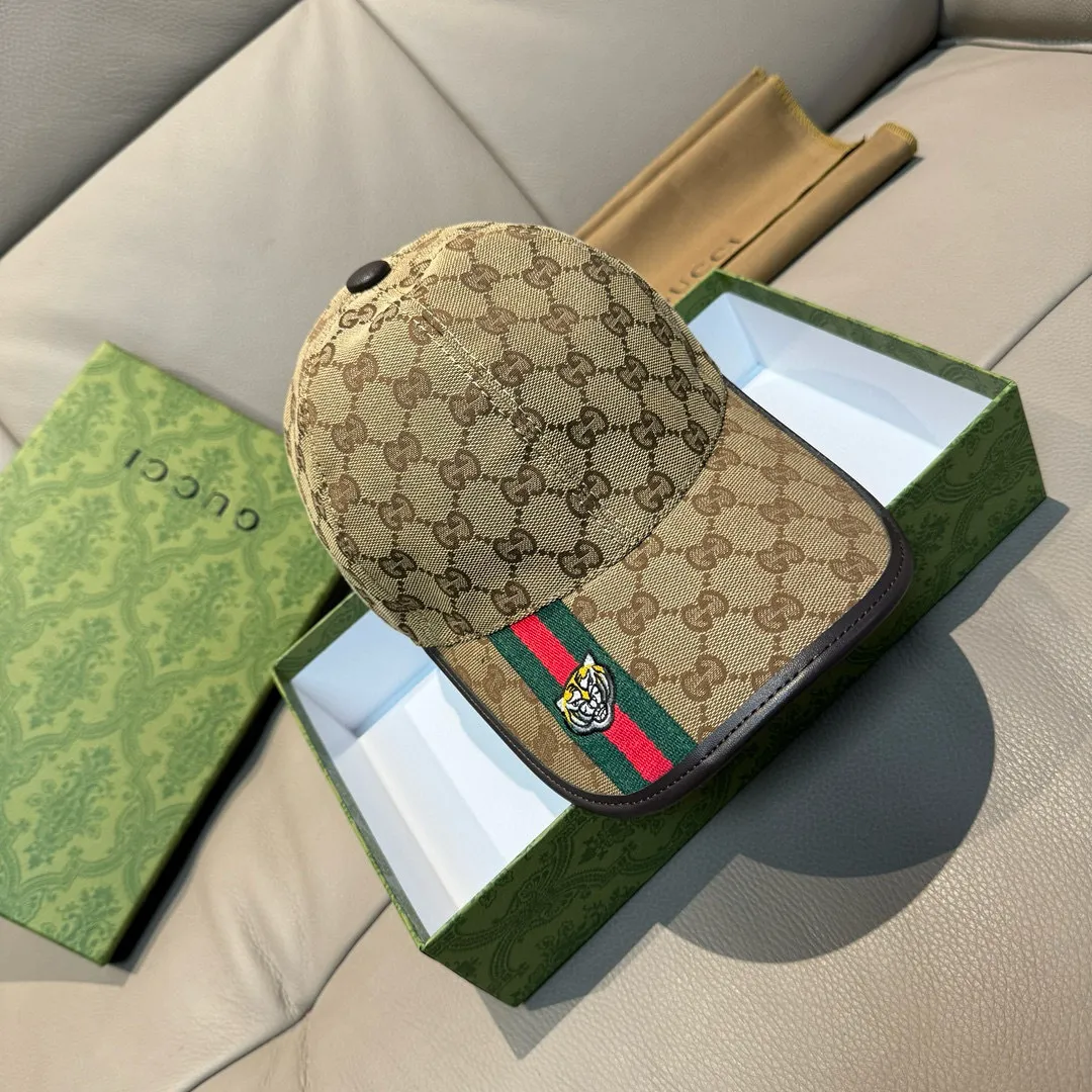 P150, Gucci's new original baseball cap, tiger head webbing, 1:1 mold customization, heavy embroidery, details comparable to those at counters, original canvas fabric + first-layer cowhide, great quality! The first choice for handsome men and beautiful women, fashionable and versatile. The basic head circumference is 56cm, and the patch is adjustable.