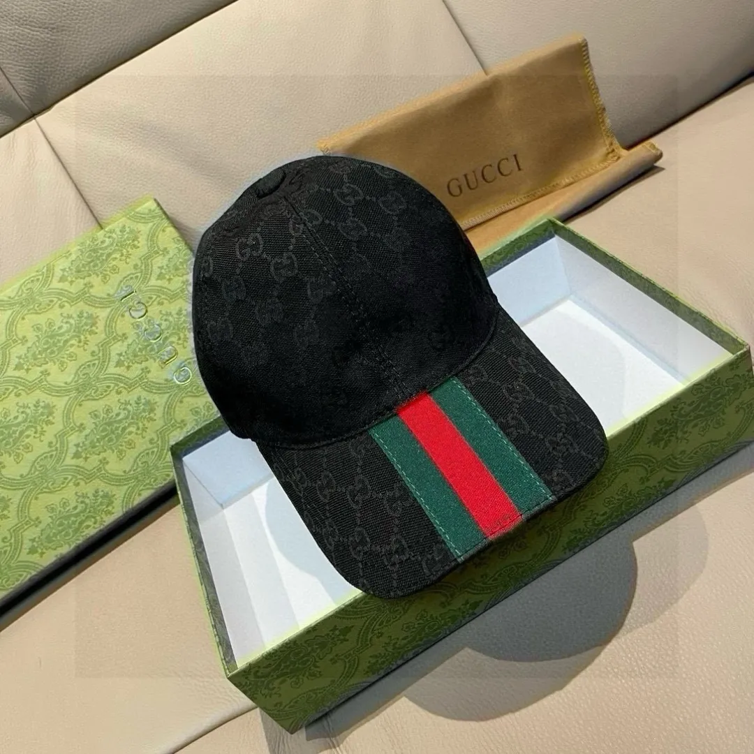 p90 new model shipped!   , Gucci (Gucci) latest original baseball cap, wide webbing. 1:1 mold opening and customization at the counter, the highest version, original canvas fabric + first-layer cowhide, light and breathable! Photographed in real life, suitable for men and women in all seasons, basic head circumference 56cm, adjustable patches.