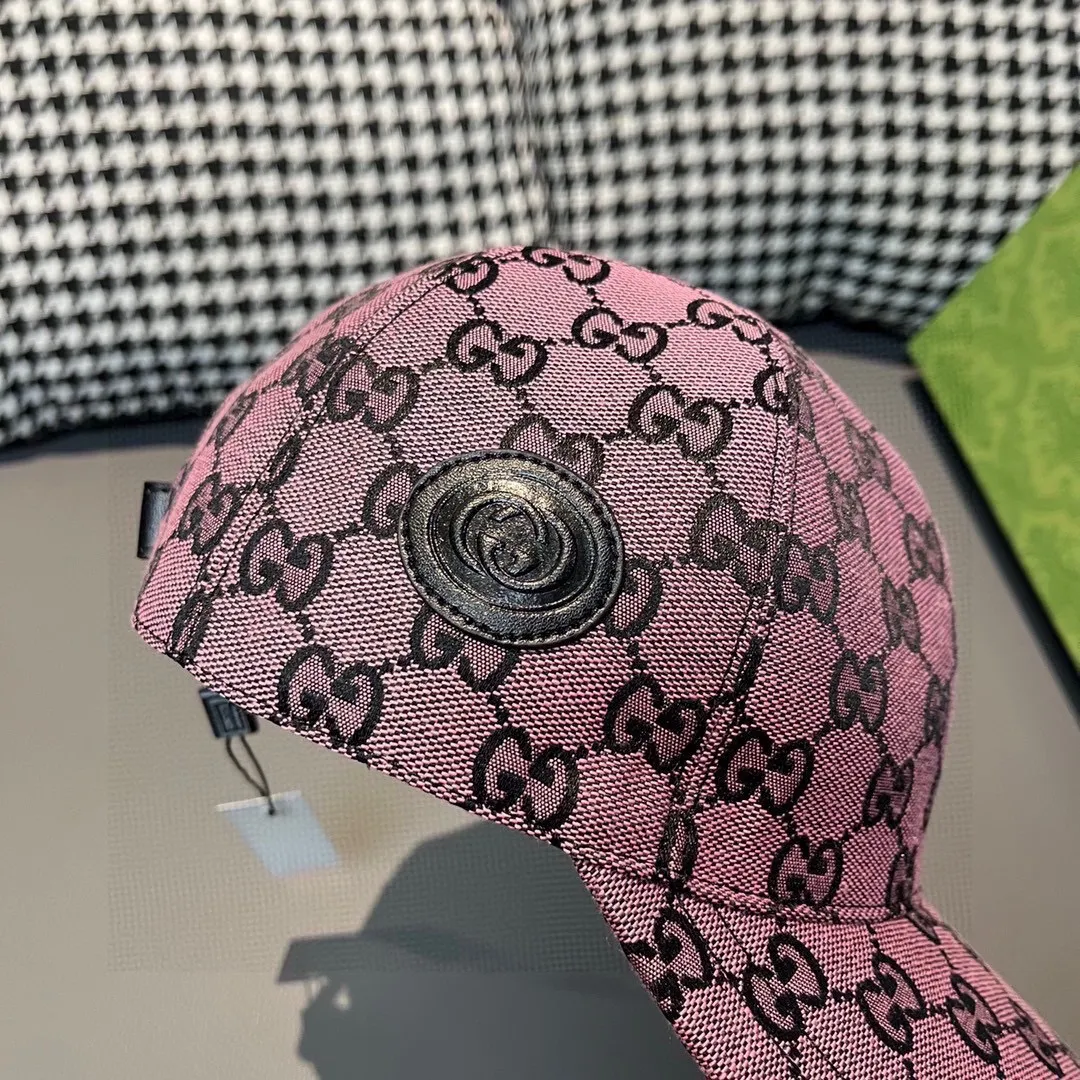 🉐️90 Comes with a cloth bag, Gucci’s new original baseball cap, Multicolor series canvas baseball cap! The latest model from the counter, 1:1 genuine mold opening, original canvas fabric + first layer of cowhide, original factory quality! The quality is great, the basic head circumference is 56cm, and the patch is adjustable.