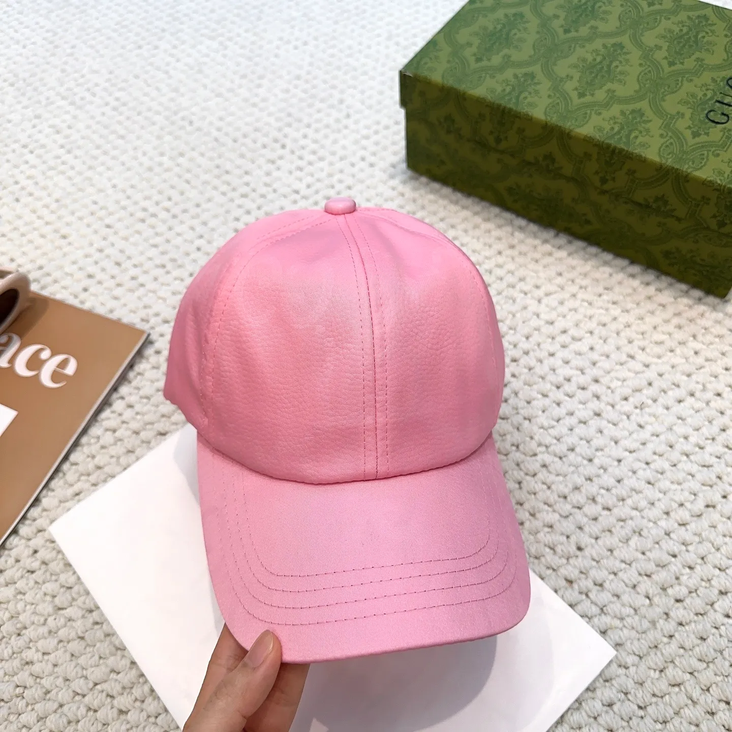 P60 original quality GUCCI Gucci baseball cap🧢Official website new product Gucci baseball cap🧢hot coming soon. The craftsmanship is very exquisite, high-end and classy! Low-key luxury, easy to carry! Running volume!