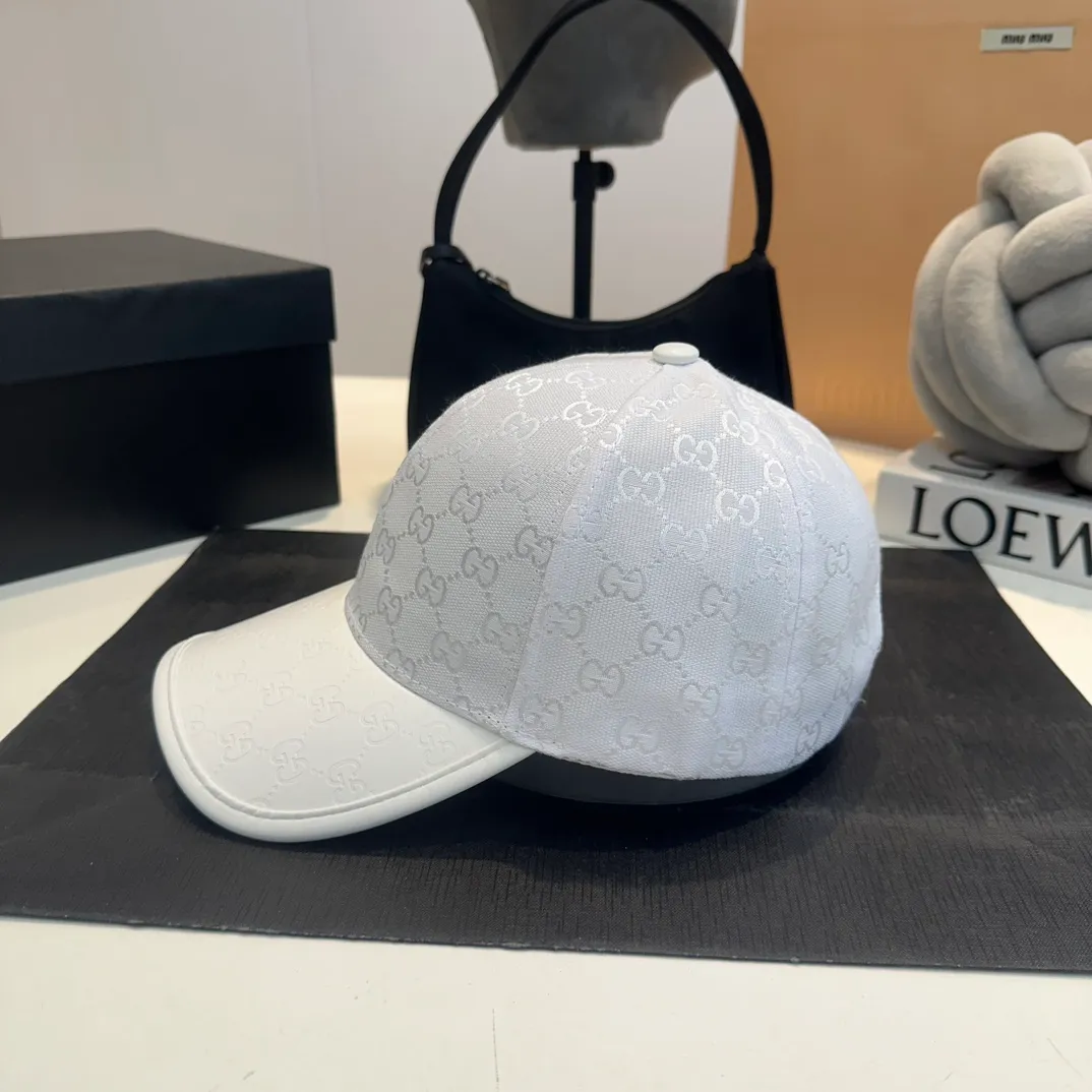 P60 GUCCI Gucci Baseball Cap👒Official website new product Gucci🧢original quality is very popular. The craftsmanship is very exquisite, high-end and classy! Low-key luxury, easy to carry! Running volume